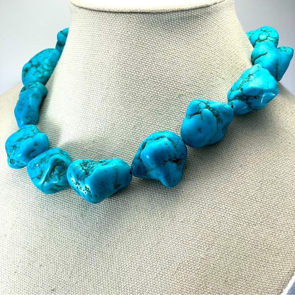 Stunning Unsigned Chunky Faux Turquoise Dyed Howlite Heavy Statement Necklace - Picture 3 of 6